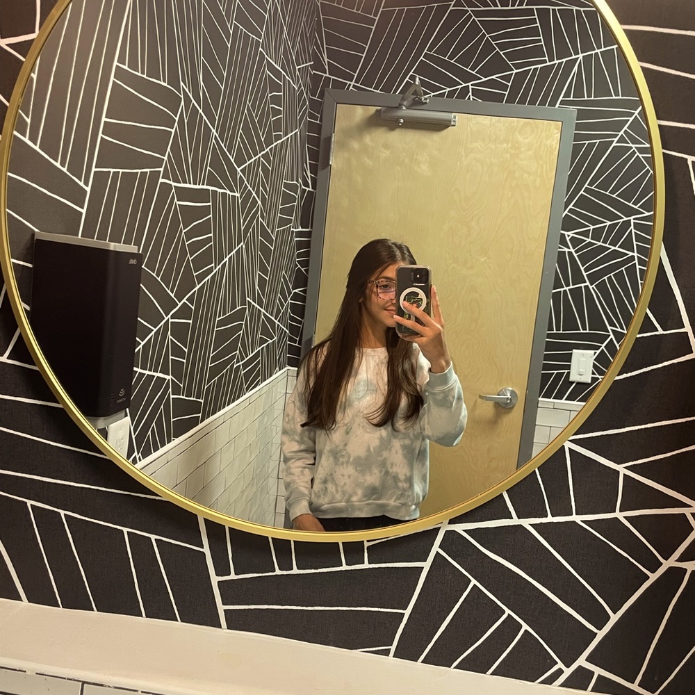 Meet your Posher, Alexia